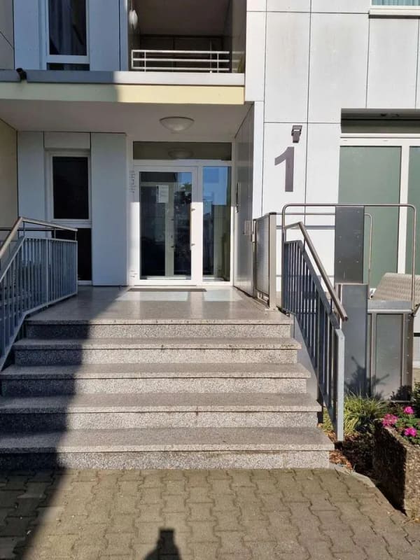 Immobilie in Oberursel - Schöne 3 ZKB im Rosengärtchen mit Garagenplatz und Aussenstellplatz für 2 Fahrzeuge - Bild 2