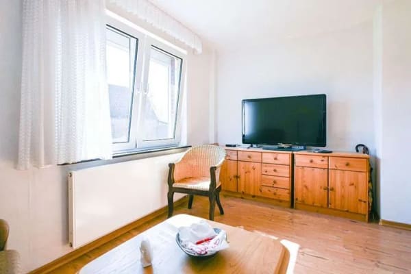 Immobilie in Börgerende-Rethwisch - Platz für die ganze Familie! Gemütliches Ein-/Zweifamilienhaus in Feldrandlage! - Bild 2