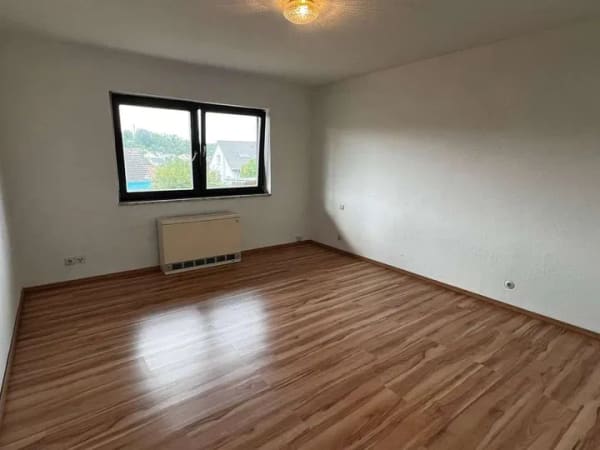 Immobilie in Königsbach-Stein - Einfamilienhaus mit Einliegerwohnung und Traumaussicht, Garten und Garage zu verkaufen! - Bild 2