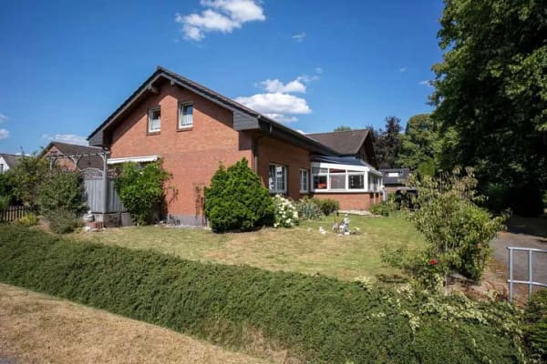 Immobilie in Kleve - Großzügiges Einfamilienhaus mit Einliegerwohnung in idyllischer Lage nahe des Altrheins - Bild 1