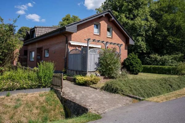 Immobilie in Kleve - Großzügiges Einfamilienhaus mit Einliegerwohnung in idyllischer Lage nahe des Altrheins - Bild 2