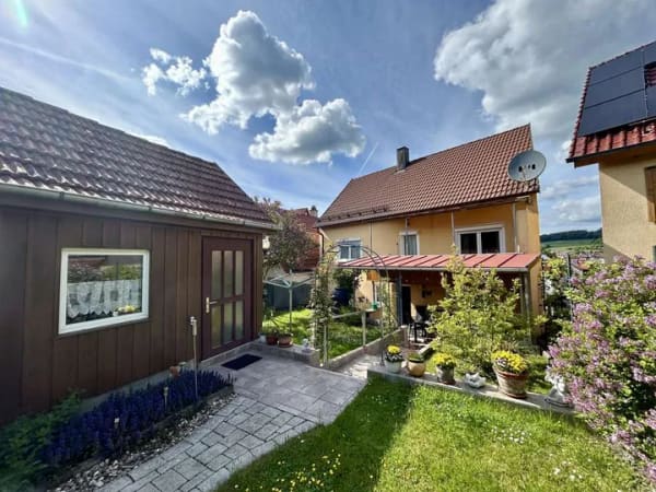 Immobilie in Steinheim am Albuch - Familienfreundliches Einfamilienhaus mit grüner Oase in Steinheim am Albuch - Bild 2