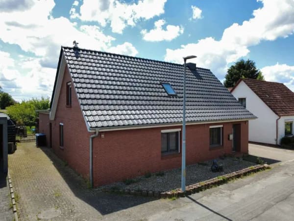 Immobilie in Hemmoor - Modernisiertes Einfamilienhaus in ruhiger Lage - Bild 1