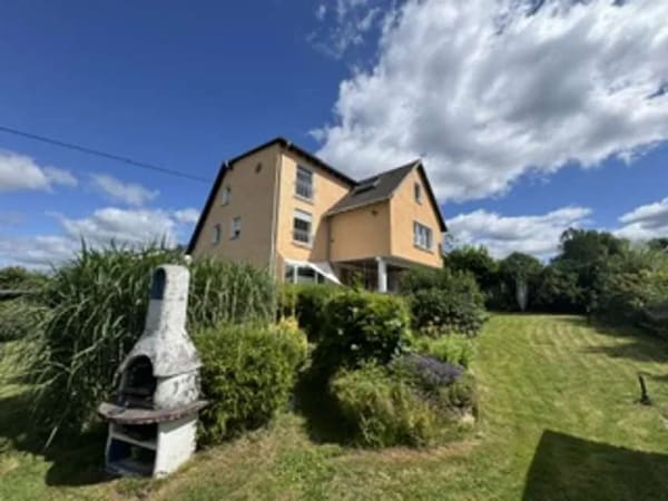 Immobilie in Kreuztal - Kreuztal  Eichen, modernisiertes 2 Fam. Haus mit sonnigem Garten und hohem Wohnwert - Bild 1