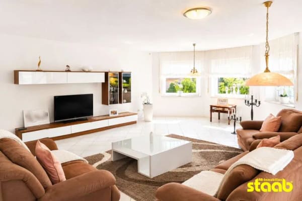 Immobilie in Schöllkrippen - Einfamilienhaus mit Einliegerwohnung, Garage & traumhaftem Garten - Bild 2