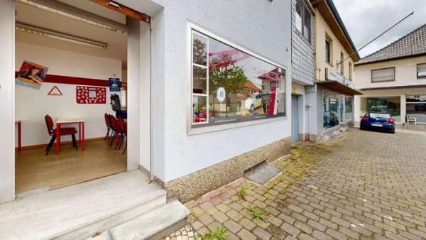 Immobilie in Warburg - Kapitalanlage mit 2 Wohneinheiten, Gewerbe und Entwicklungspotenzial - Bild 2