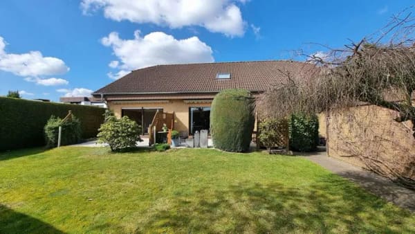Immobilie in Schloß Holte-Stukenbrock - Familienglück in Schloß Holte – Einfamilienhaus mit Einliegerwohnung auf schönem Grundstück! - Bild 1