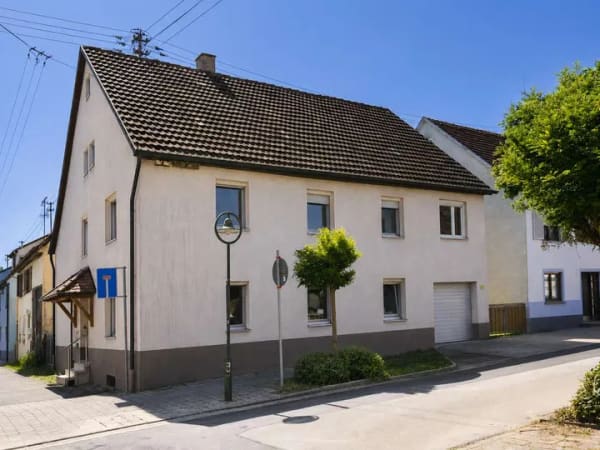 Immobilie in Nürtingen - Großzügiges Haus mit viel Platz, Garage und weiterem Ausbaupotential - Bild 0