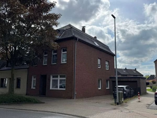 Immobilie in Straelen - Mehrfamilienhaus mit Garten und Doppelgarage in Straelen - Bild 0