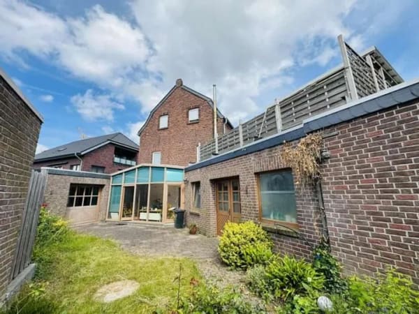 Immobilie in Straelen - Mehrfamilienhaus mit Garten und Doppelgarage in Straelen - Bild 1