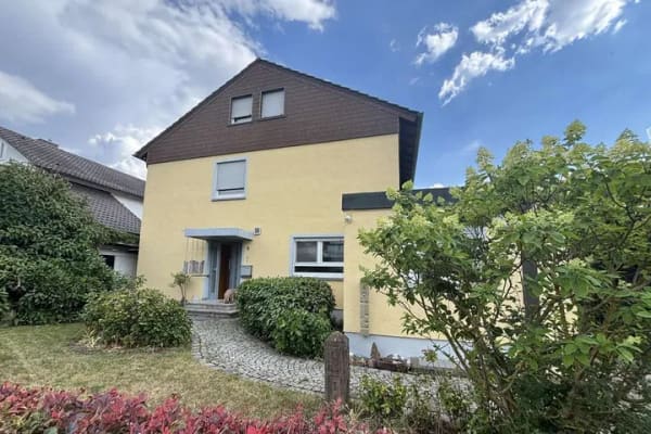 Immobilie in Gerolzhofen - Großzügiges EFH mit Doppelgarage in Gerolzhofen  - Bild 2