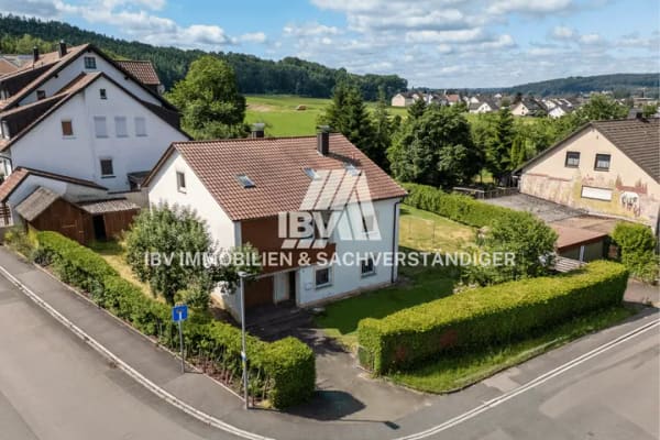 Immobilie in Amberg - Wohnen in Ammersricht - Wohnhaus mit Einliegerwohnung und 3 Garagen - Bild 0