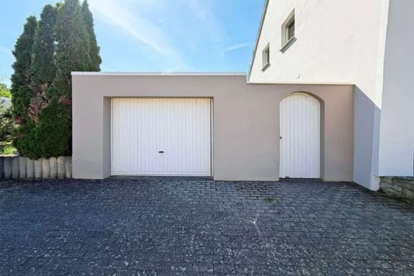 Immobilie in Wellen - Wellen: Ideales Einfamilienhaus für Familien mit Garten, Terrasse, Balkon und zwei Garagen - Bild 2