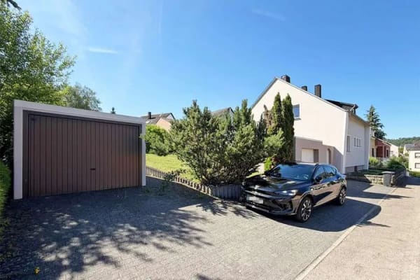 Immobilie in Wellen - Wellen: Ideales Einfamilienhaus für Familien mit Garten, Terrasse, Balkon und zwei Garagen - Bild 3