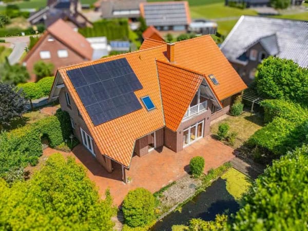 Immobilie in Esterwegen - Einfamilienhaus mit Einliegerwohnung oder Büro – 255 m² in ruhiger Randlage von Esterwegen - Bild 0