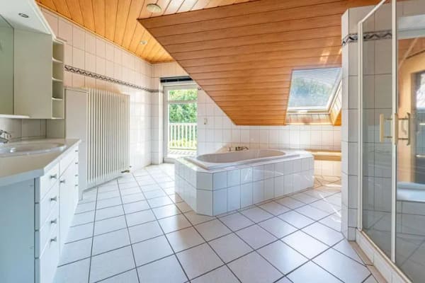 Immobilie in Esterwegen - Einfamilienhaus mit Einliegerwohnung oder Büro – 255 m² in ruhiger Randlage von Esterwegen - Bild 4