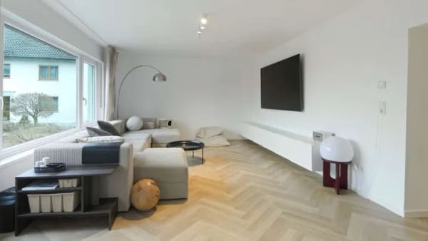 Immobilie in Dittelbrunn - Einziehen und Wohlfühlen - Gepflegtes Einfamilienhaus in begehrter Wohnlage - Bild 2