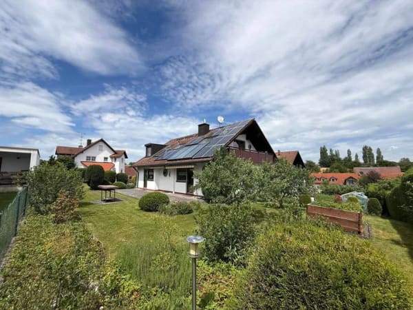 Immobilie in Reichertshausen - Zweifamilienhaus mit Einliegerwohnung und top gepflegtem Garten - Bild 1