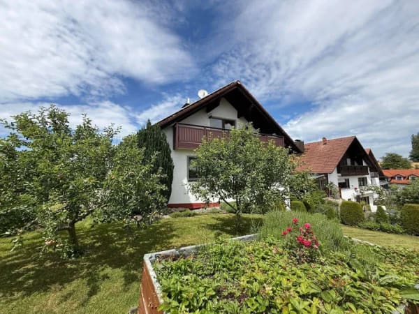 Immobilie in Reichertshausen - Zweifamilienhaus mit Einliegerwohnung und top gepflegtem Garten - Bild 2