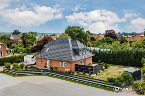 Immobilie in Artlenburg - Ankommen. Wohlfühlen. Zuhause sein
Das perfekte Familiendomizil in Artlenburg an der Elbe - Bild 0