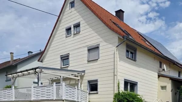 Immobilie in Gaggenau - Wohnqualität auf mehreren Ebenen – mit Sauna und Schwarzwaldblick - Bild 0