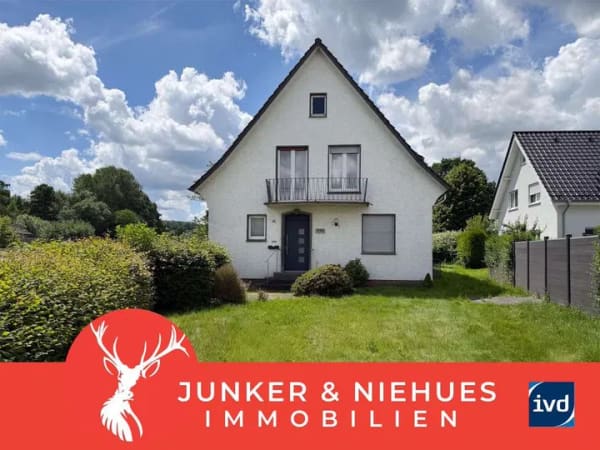 Immobilie in Oerlinghausen - Großzügiges Zweifamilienhaus mit Garten in begehrter Randlage von Oerlinghausen - Bild 0