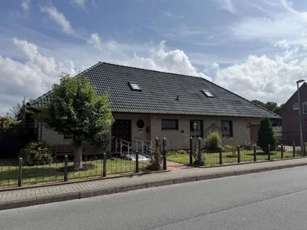 Immobilie in Nordenham - Großzügiger Bungalow im beliebtem Ortsteil Nordenham-Abbehausen - Bild 1