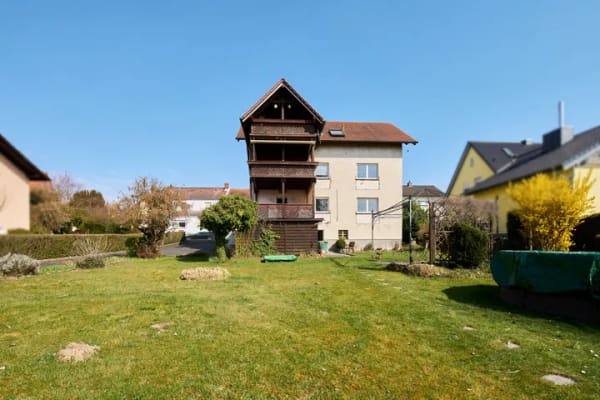 Immobilie in Hasselroth - Großzügiges Mehrfamilienhaus mit 3 Wohneinheiten auf weitläufigem Grundstück in Neuenhaßlau - Bild 0