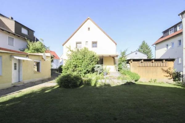 Immobilie in Schwandorf - Einfamilienhaus mit idyllischem Garten – ideales Renovierungsprojekt
Auch als Investobjekt geeignet! - Bild 2