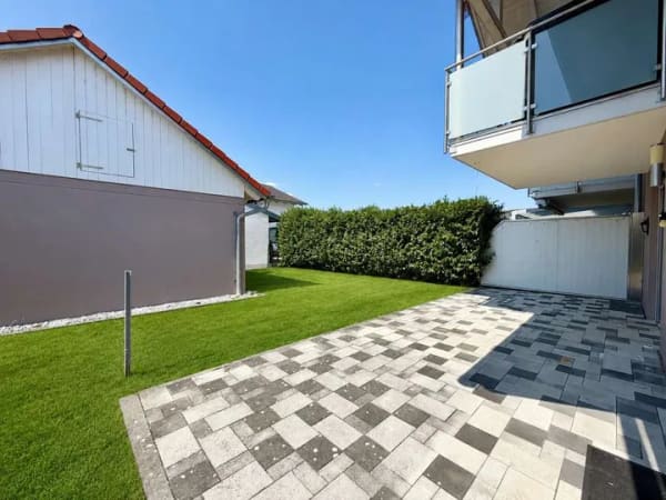 Immobilie in Mehring - BARRIEREFREIE 3-ZIM.-GARTENWOHNUNG – SONNIGER GARTEN – ÜBERDACHTE TERRASSE – GARAGE & STELLPLATZ - Bild 1