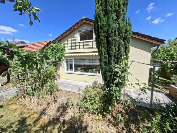 Immobilie in Giengen an der Brenz - Vielseitig nutzbares Wohnhaus mit Garten & Garagen - Bild 2