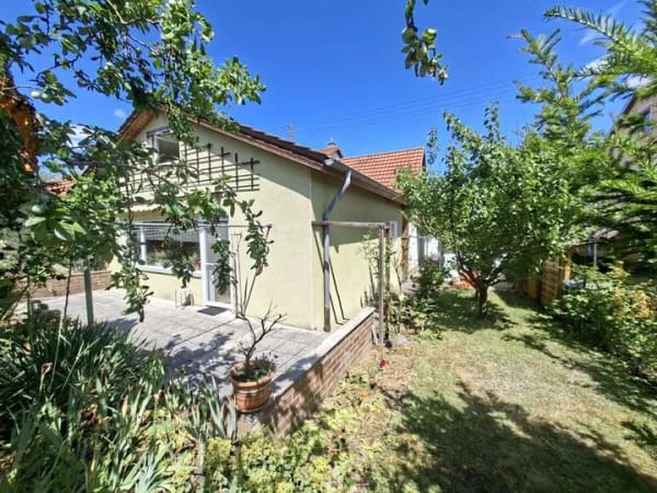 Immobilie in Giengen an der Brenz - Vielseitig nutzbares Wohnhaus mit Garten & Garagen - Bild 3