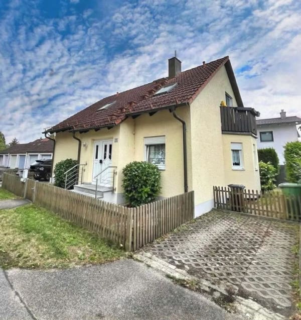 Immobilie in Barbing -  Zweifamilienhaus am Ortsrand von Barbing: aktuell vermietet - Bild 0