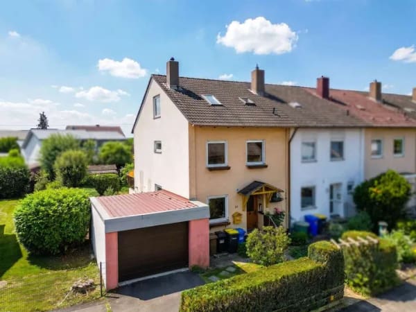 Immobilie in Giebelstadt - Familienglück in ruhiger Sackgasse – Reihenendhaus mit Wintergarten - Bild 1