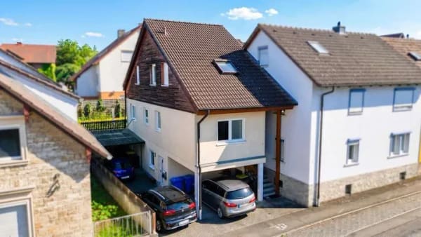 Immobilie in Rimpar - Wo Familienzeit zum Erlebnis wird – mit Heimkino in ruhiger Lage - Bild 1