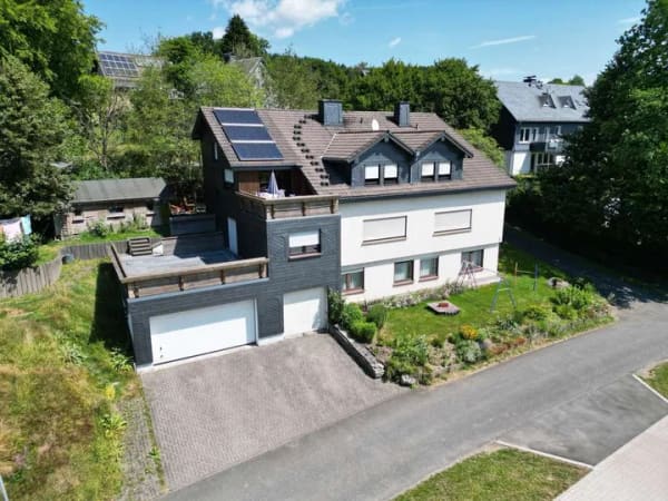 Immobilie in Erndtebrück - Großes Ein-bis Zweifamilienhaus in Erndtebrück-Birkelbach - Bild 1