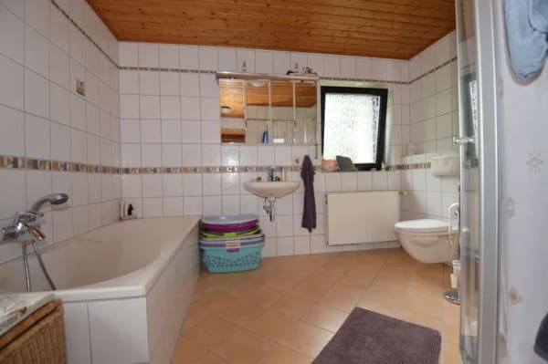 Immobilie in Erndtebrück - Großes Ein-bis Zweifamilienhaus in Erndtebrück-Birkelbach - Bild 4