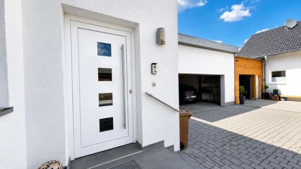 Immobilie in Straßkirchen - Wohnen wie im eigenen Haus – moderne Maisonette mit Garten, Balkon & viel Privatsphäre - Bild 2