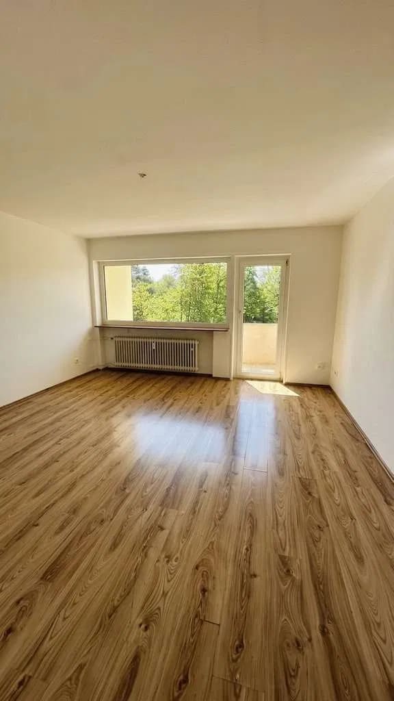 Immobilie in Hanau - Vermietete lichtdurchflutete 3-Zimmerwohnung mit sonnigem Balkon und Garage - Bild 0
