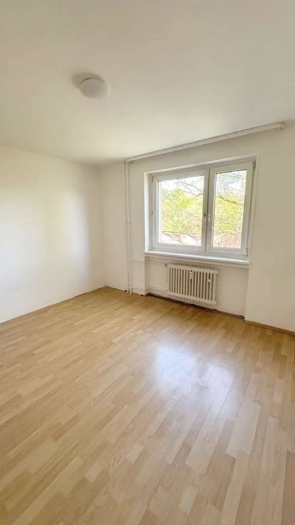 Immobilie in Hanau - Vermietete lichtdurchflutete 3-Zimmerwohnung mit sonnigem Balkon und Garage - Bild 1