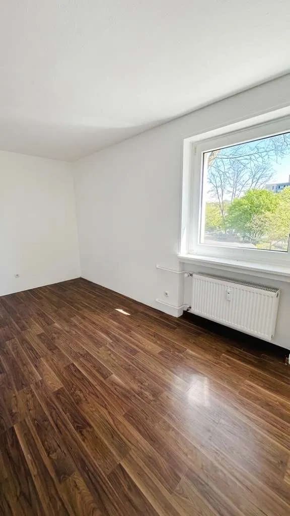 Immobilie in Hanau - Vermietete lichtdurchflutete 3-Zimmerwohnung mit sonnigem Balkon und Garage - Bild 2