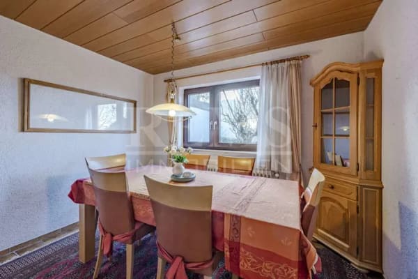 Immobilie in Remshalden - Einzugsbereit: Reihenendhaus für die ganze Familie mit 7 Zimmern, EBK, Terrasse, Balkon und Garage - Bild 2