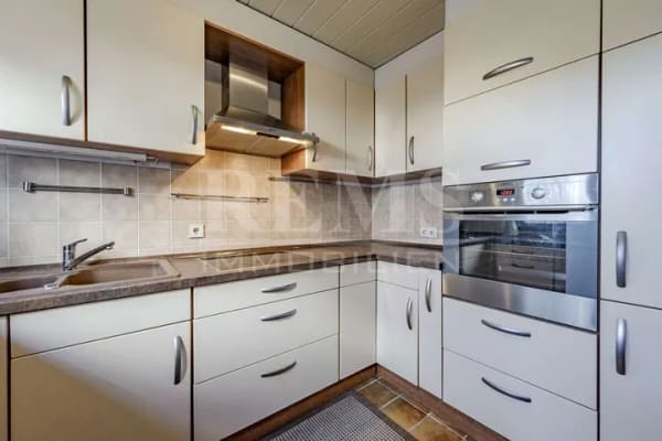 Immobilie in Remshalden - Einzugsbereit: Reihenendhaus für die ganze Familie mit 7 Zimmern, EBK, Terrasse, Balkon und Garage - Bild 3