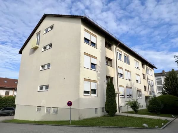 Immobilie in Holzkirchen - Schön geschnittene 2-Zimmer-Wohnung mit Gestaltungspotenzial! - Bild 1