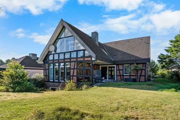Immobilie in Beverstedt - Ein Haus für Generationen – Raumwunder in Beverstedt mit Einliegerwohnung und Vollkeller - Bild 1