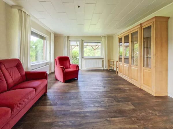 Immobilie in Hohenaspe - Wohnen auf einer Ebene – gepflegter Bungalow mit Westgarten, überdachter Terrasse & flexiblem Grundr - Bild 1