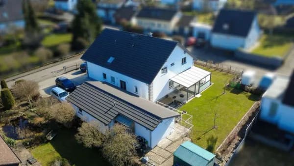 Immobilie in Gerstetten - Großzügiges Familienanwesen in ruhiger Wohnlage – hochwertig, energieeffizient, vielseitig - Bild 2
