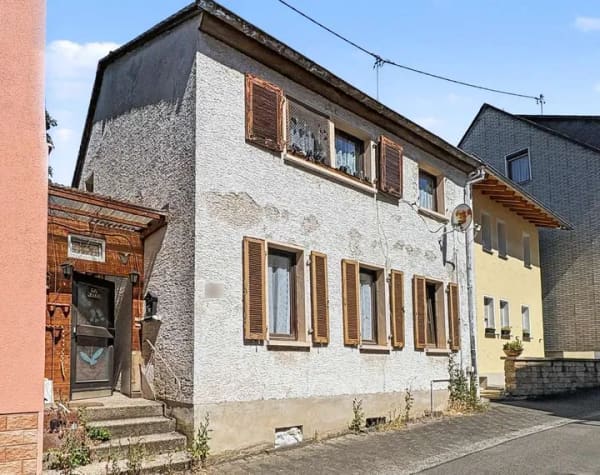 Immobilie in Idar-Oberstein - PROVISIONSFREI FÜR KÄUFER: Einfamilienhaus mit Garten und viel Potenzial in Idar-Oberstein - Bild 0