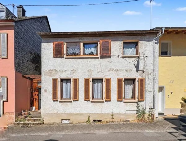 Immobilie in Idar-Oberstein - PROVISIONSFREI FÜR KÄUFER: Einfamilienhaus mit Garten und viel Potenzial in Idar-Oberstein - Bild 1
