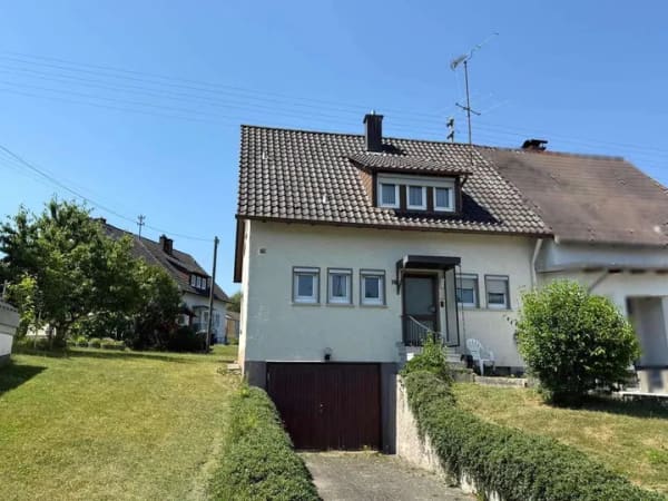 Immobilie in Balingen - Charmante Doppelhaushälfte mit Potenzial  - Bild 0